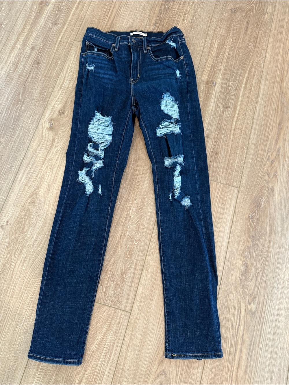 Levi's High-Rise straight Dark Indigo Ripped Jeans